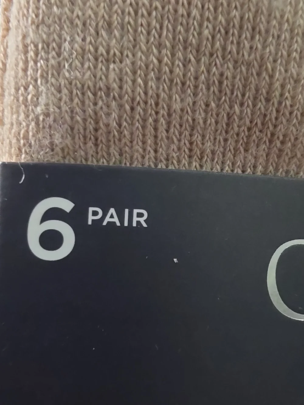 6 Pair Geoffrey Beene Cushioned Casual Quarter Socks. NWT Beige/Cream/Black